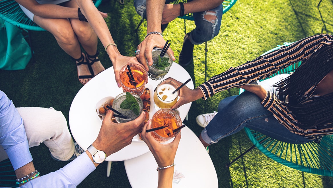 Friends cheersing their drinks