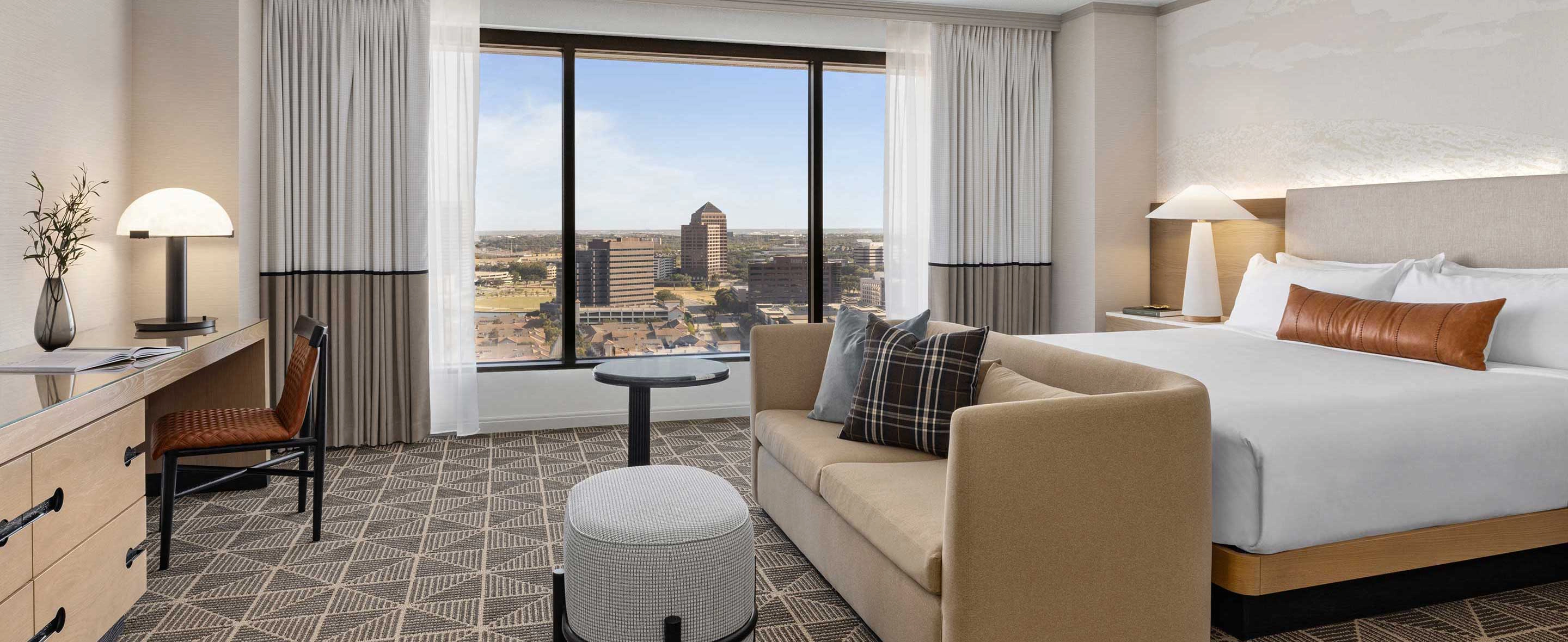 Guestroom with king bed