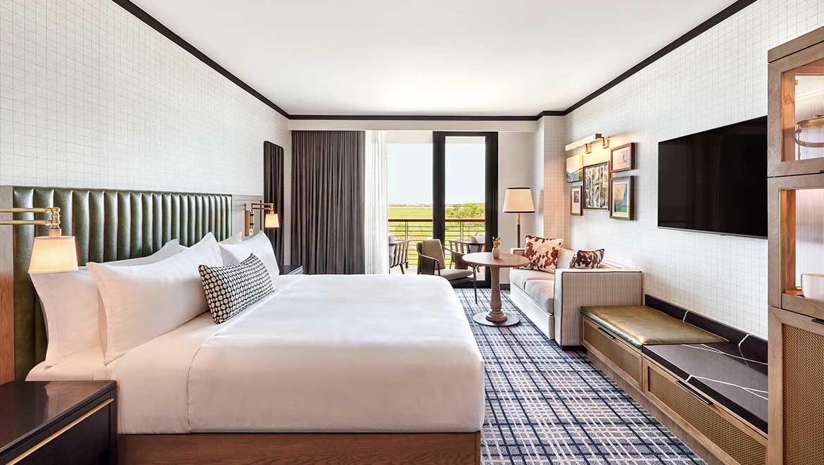 Deluxe King Guest Room with Balcony 