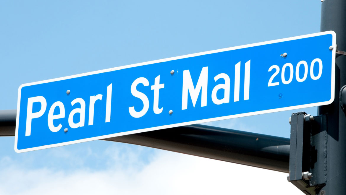 Pearl St. Mall street sign