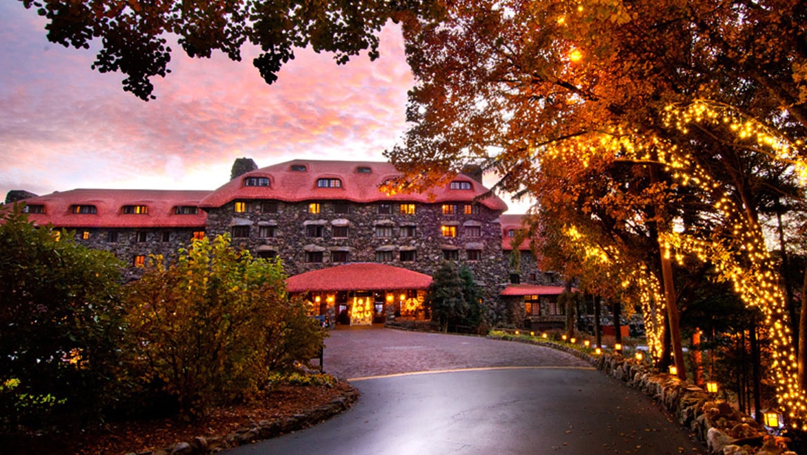 Courtyard entrance at dusk - Omni Grove Park Inn