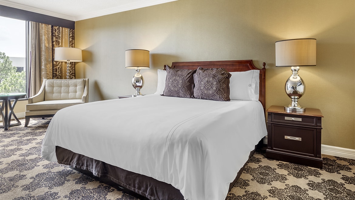 Deluxe King Guest Room - Omni Houston Hotel